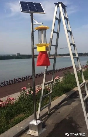 太陽(yáng)能殺蟲燈